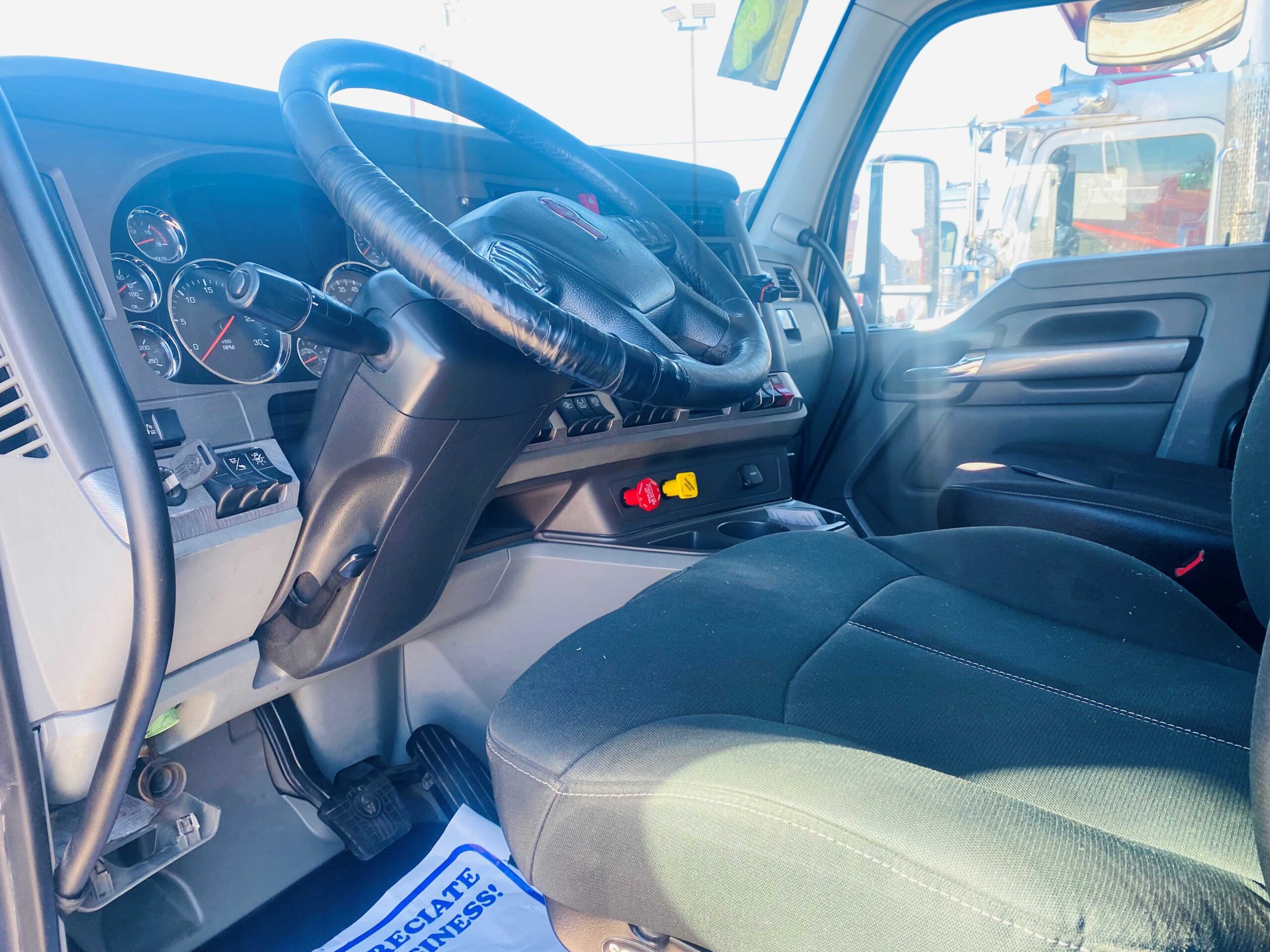 Steering wheel and cockpit of a truck