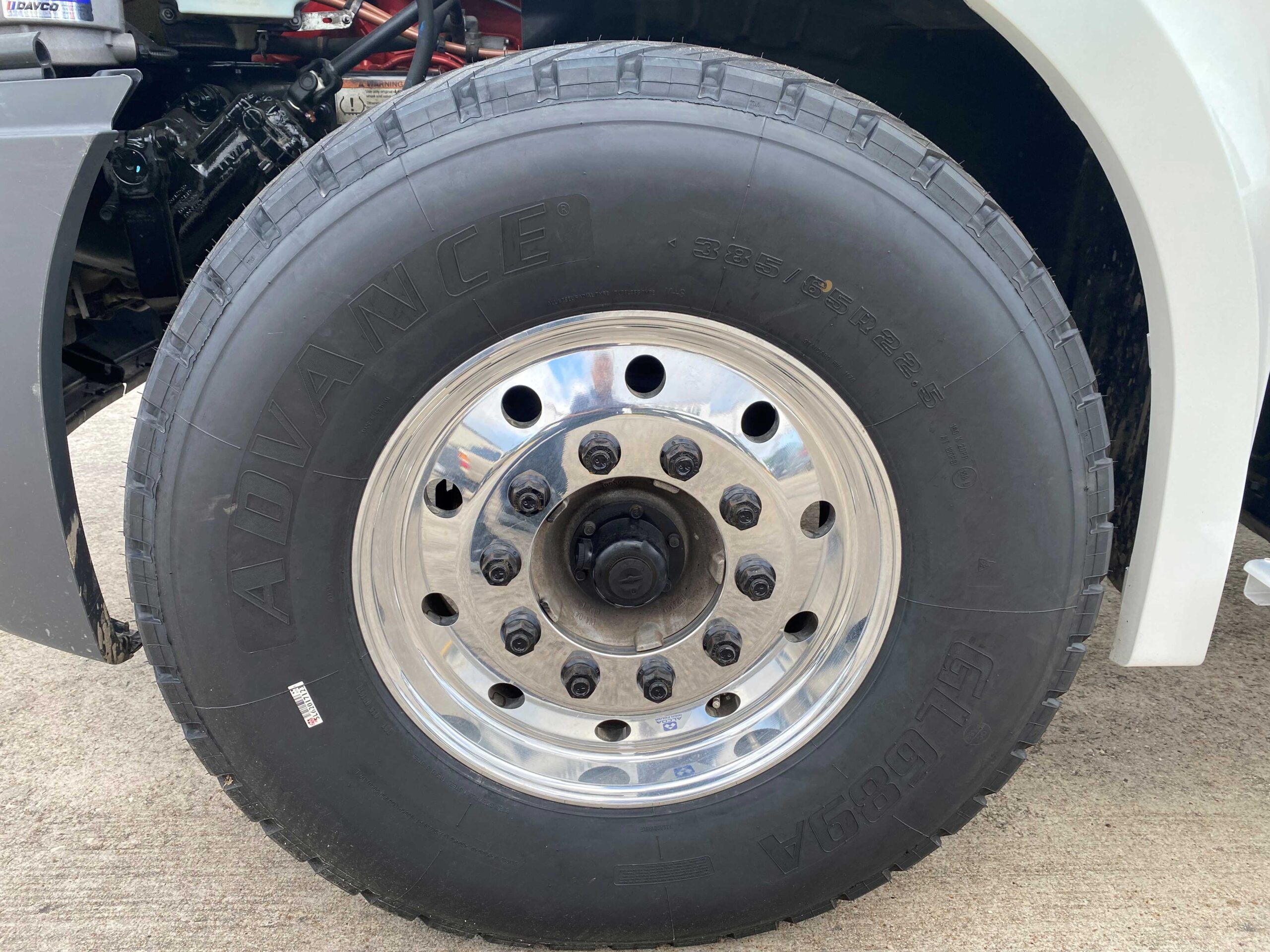 Heavy-duty vehicle tire detail