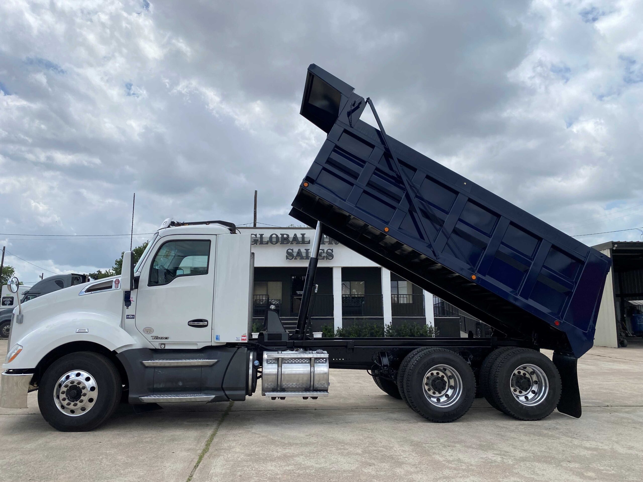 Dump truck with raised bed
